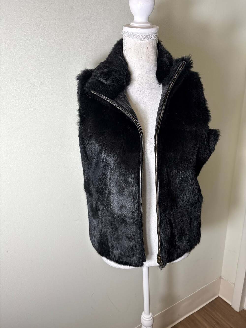 Karen Kane Black Fur Vest Sz M